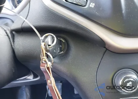 2017 Jeep Cherokee Latitude 4X4 z USA, uszkodzony, nr VIN 1C4PJMCB2HW524422